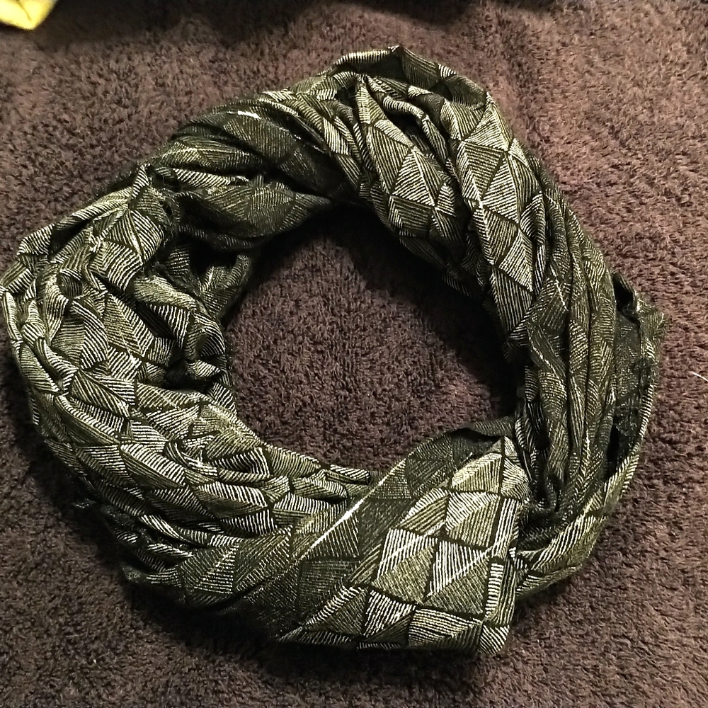 Infinity Scarf - Picture 2 of 3